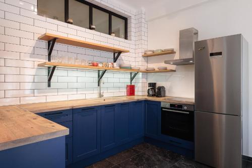 F & B Collection - Flat for 4