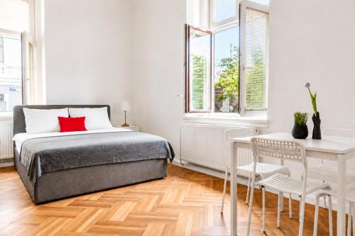 Classy 2BR Apt. w/ Exclusive Location near AKH
