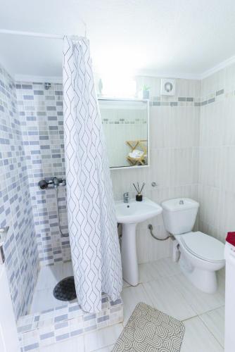 Modern Apartment in Toumba with Parking