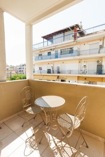Modern Apartment in Toumba with Parking