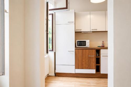 Modern 2BR Apt. Perfect for Long and Short Stays