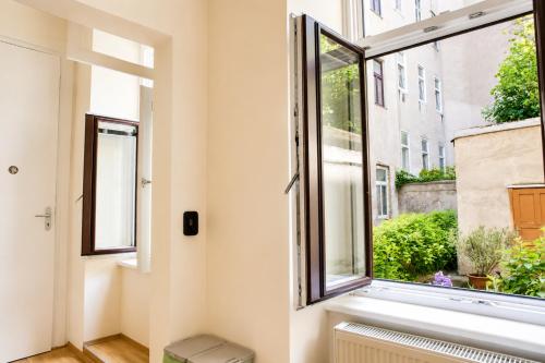 Modern 2BR Apt. Perfect for Long and Short Stays