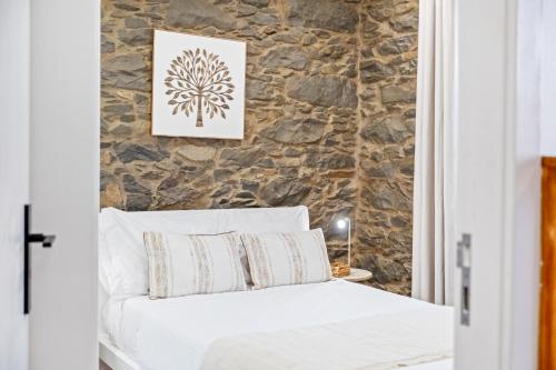 Stone House Rochinha by Homie