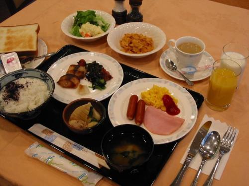 a tray with plates of food on a table at Hotel Kunimi Gotenba in Gotemba