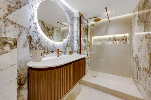 Ultra luxury and garden!
