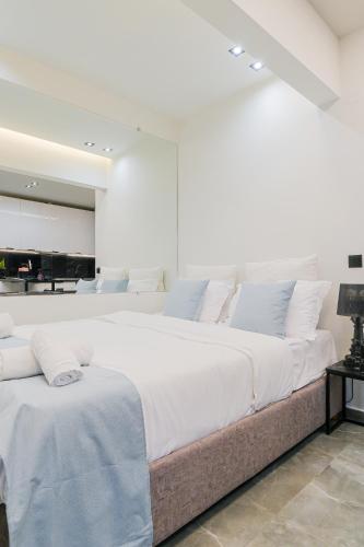 Marble Suite near Papafi Metro - 40sqm - Gas heating & AC - 55'' Smart Tv - Netflix & Cosmote tv - Free parking on the road