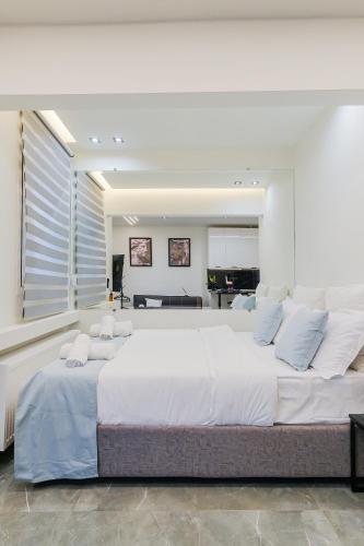 Marble Suite near Papafi Metro - 40sqm - Gas heating & AC - 55'' Smart Tv - Netflix & Cosmote tv - Free parking on the road