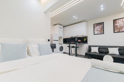 Marble Suite near Papafi Metro - 40sqm - Gas heating & AC - 55'' Smart Tv - Netflix & Cosmote tv - Free parking on the road