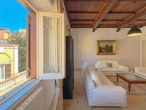 [Piazza di Spagna] Frattina 14 Luxury Home by Host Hero