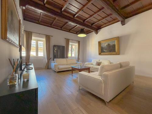[Piazza di Spagna] Frattina 14 Luxury Home by Host Hero