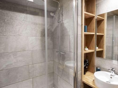 Appartement cosy 4 pers. 30m² rénové, ski aux pieds, équipements modernes, proche commerces et commodités