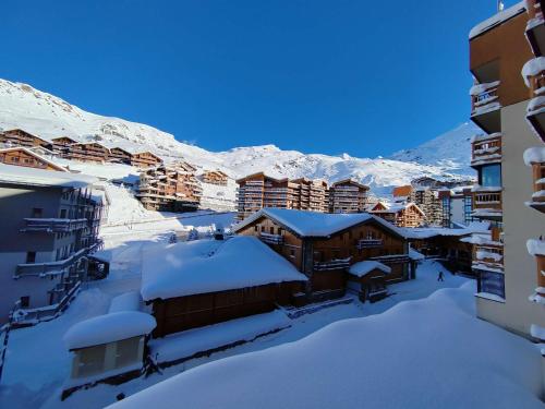 Appartement cosy 4 pers, rénové style montagne, ski aux pieds