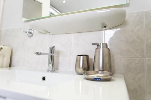 Philoxenia downtown apartment w breakfast