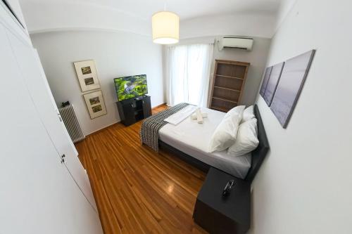 Philoxenia downtown apartment w breakfast
