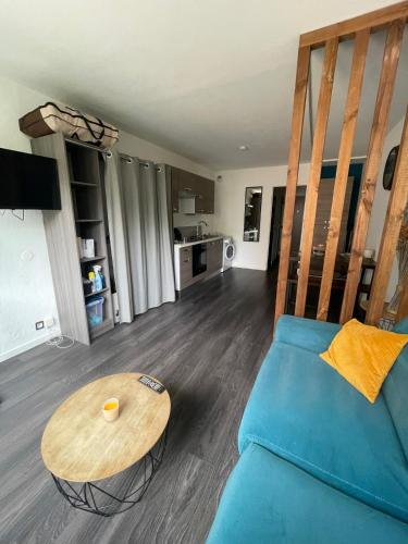 Studio Cosy avec Piscine & Parking au Cœur Fréjus