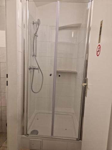 Adria Apt