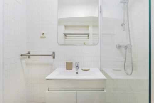 Santana 2BR, Steps from Downtown – Explore Lisbon on Foot