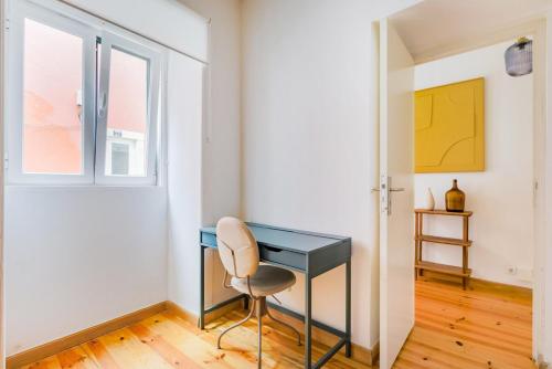 Santana 2BR, Steps from Downtown – Explore Lisbon on Foot