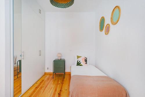 Santana 2BR, Steps from Downtown – Explore Lisbon on Foot