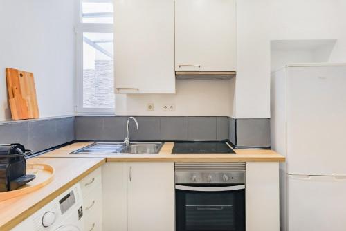 Santana 2BR, Steps from Downtown – Explore Lisbon on Foot