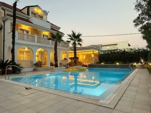 Luxury Villa Aveline Heated Pool & Sauna Near Beach Trogir Area