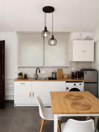 Cozy Maisonette next to Acropolis