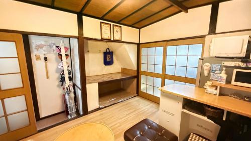 BEGINNING GUEST HOUSE, ビギニングの宿 - Authentic Japanese Renovated Stay, Airport Direct