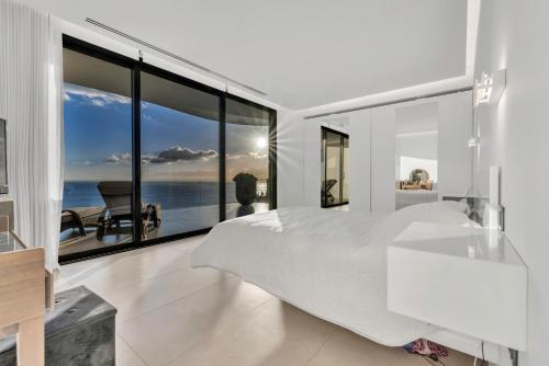 Royale - Sea Front Luxury Retreat by ClubPrometheus
