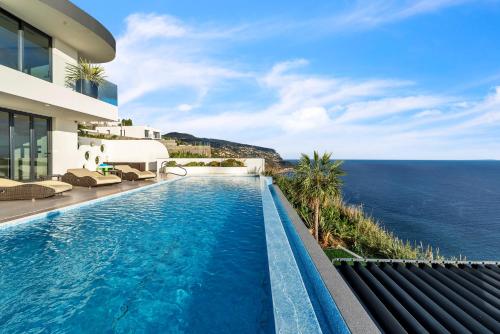 Royale - Sea Front Luxury Retreat by ClubPrometheus