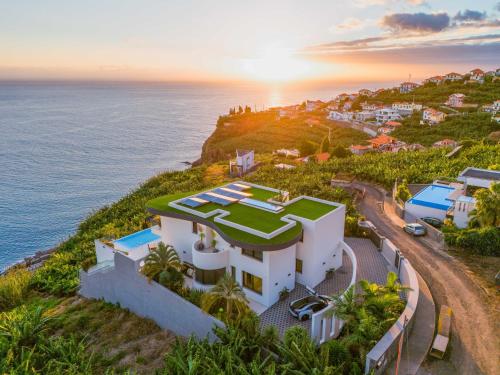 Royale - Sea Front Luxury Retreat by ClubPrometheus