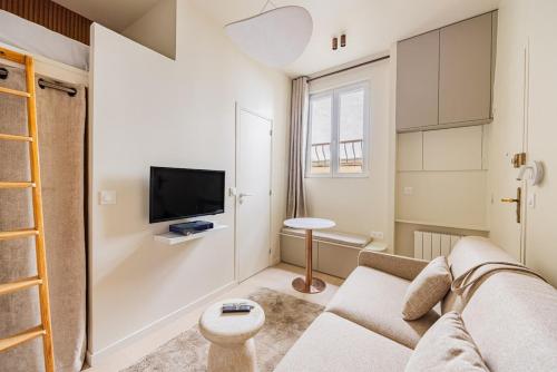 Montmartre-Bail Mobilité-Studio-2 people-Renovated