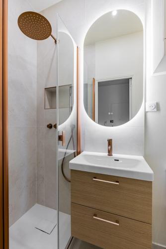 Montmartre-Bail Mobilité-Studio-2 people-Renovated