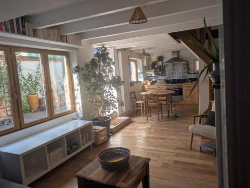 Maison avec terrasse - Proche gare et centre
