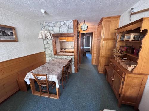 Charmant 2 pièces avec balcon sud/ouest au cœur des commerces