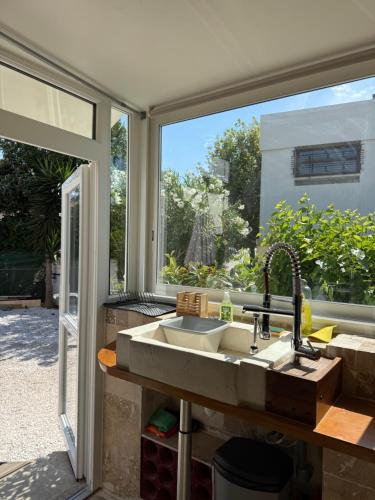 Studio Rez de jardin Hyères plage accès plage 5 minutes à pieds