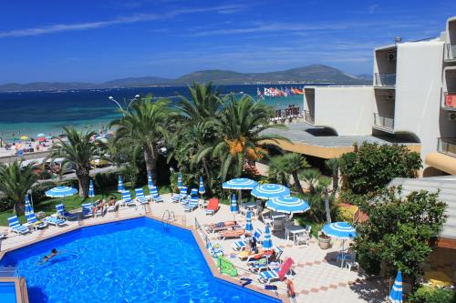 Bazén v ubytování Hotel Florida nebo v jeho okolí