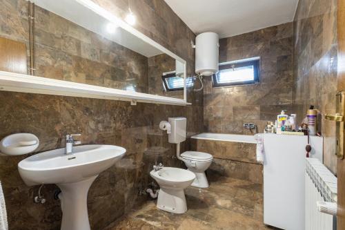Apartments with parking space Baska Voda, Makarska - 21337