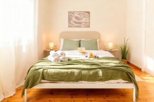 SOFI - Spacious & Central 3BR With Balcony