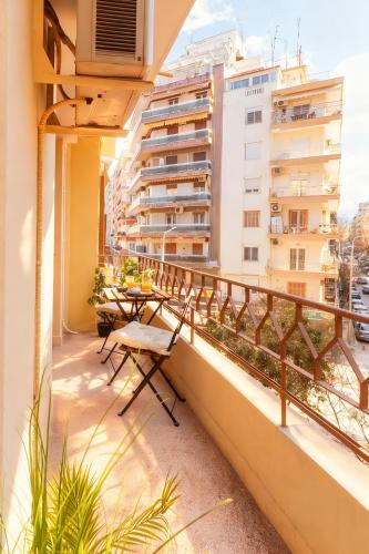 SOFI - Spacious & Central 3BR With Balcony