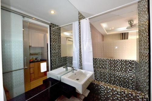 a bathroom with a sink and a shower at Phu My Hung - Saigon South Serviced Apartments - Near Vivo City Mall in Ho Chi Minh City