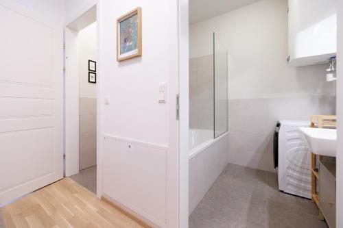 Ruhelage im neu renovierten Altbau, 20 Minuten ins Zentrum