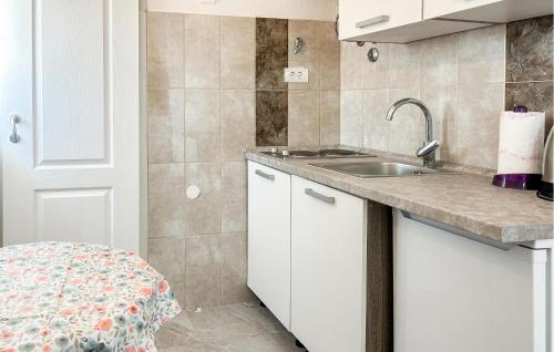 Lovely Apartment In Rogoznica With Wifi