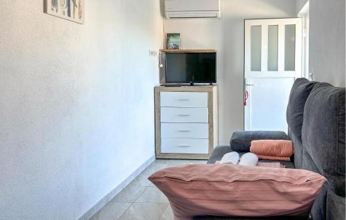 Lovely Apartment In Rogoznica With Wifi