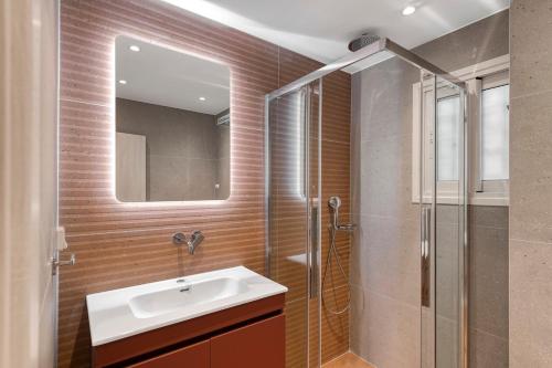Modern Urban Stay 100 m from Neos Kosmos Metro