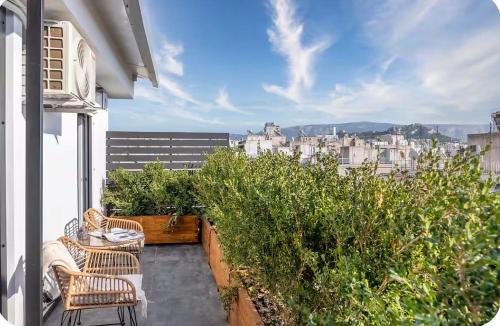 Callisto - Luxury Rooftop Suite with hot tub & Acropolis View