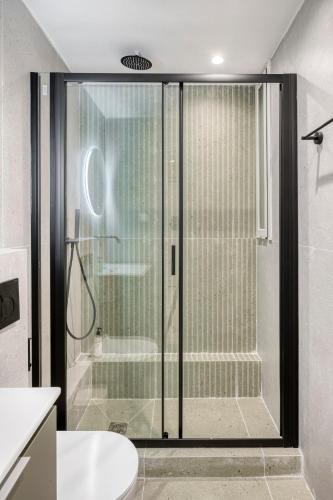 Minimal Luxury Apartment near Acropolis Metro