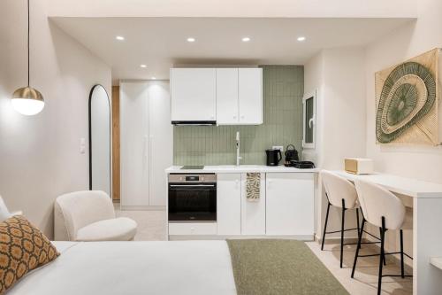 Minimal Luxury Apartment near Acropolis Metro