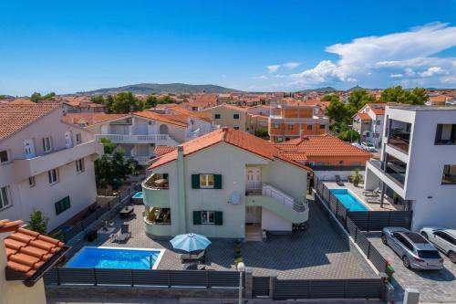 S Villa with Pool, Jacuzzi & Gym