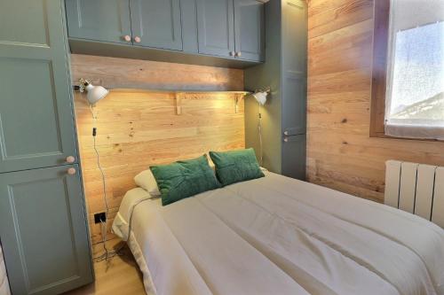 Résidence Plattieres - SUPERBE 2 PIÈCES CABINE ENTIÈREMENT RENOVÉ - VUE D'EXCEPTION SUR MONT VALLON, SKIS AUX PIEDS MAE-7517