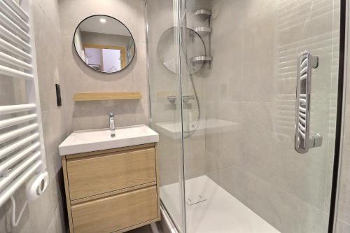 Résidence Plattieres - SUPERBE 2 PIÈCES CABINE ENTIÈREMENT RENOVÉ - VUE D'EXCEPTION SUR MONT VALLON, SKIS AUX PIEDS MAE-7517
